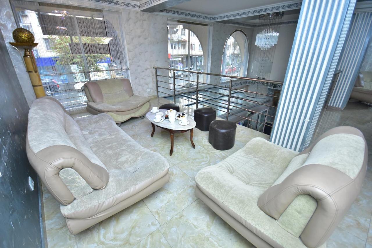 Hotel Chao Батуми Екстериор снимка