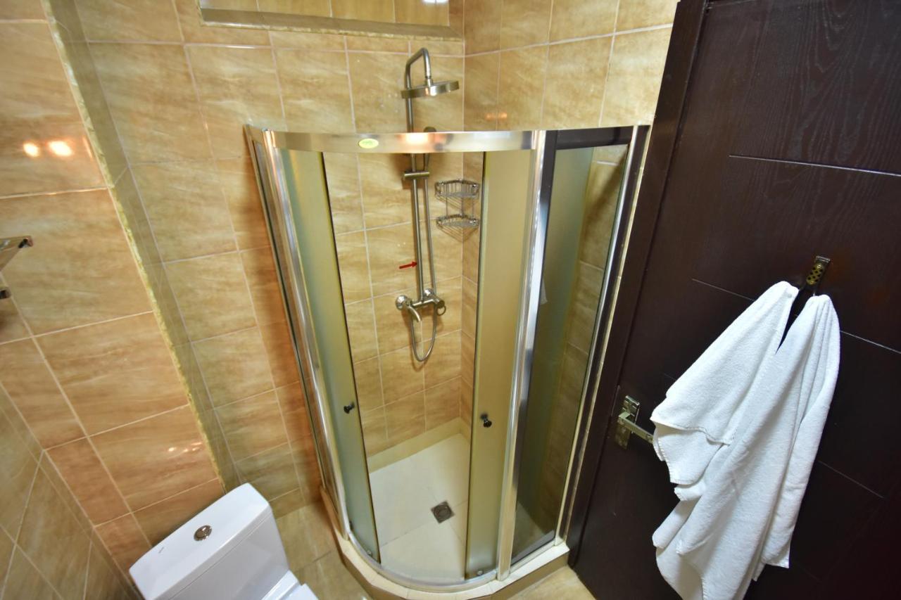 Hotel Chao Батуми Екстериор снимка