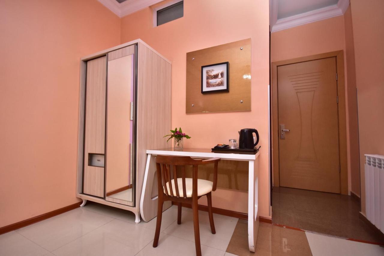 Hotel Chao Батуми Екстериор снимка