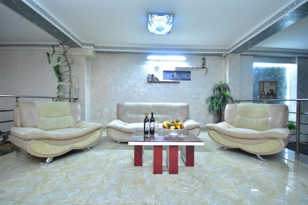 Hotel Chao Батуми Екстериор снимка