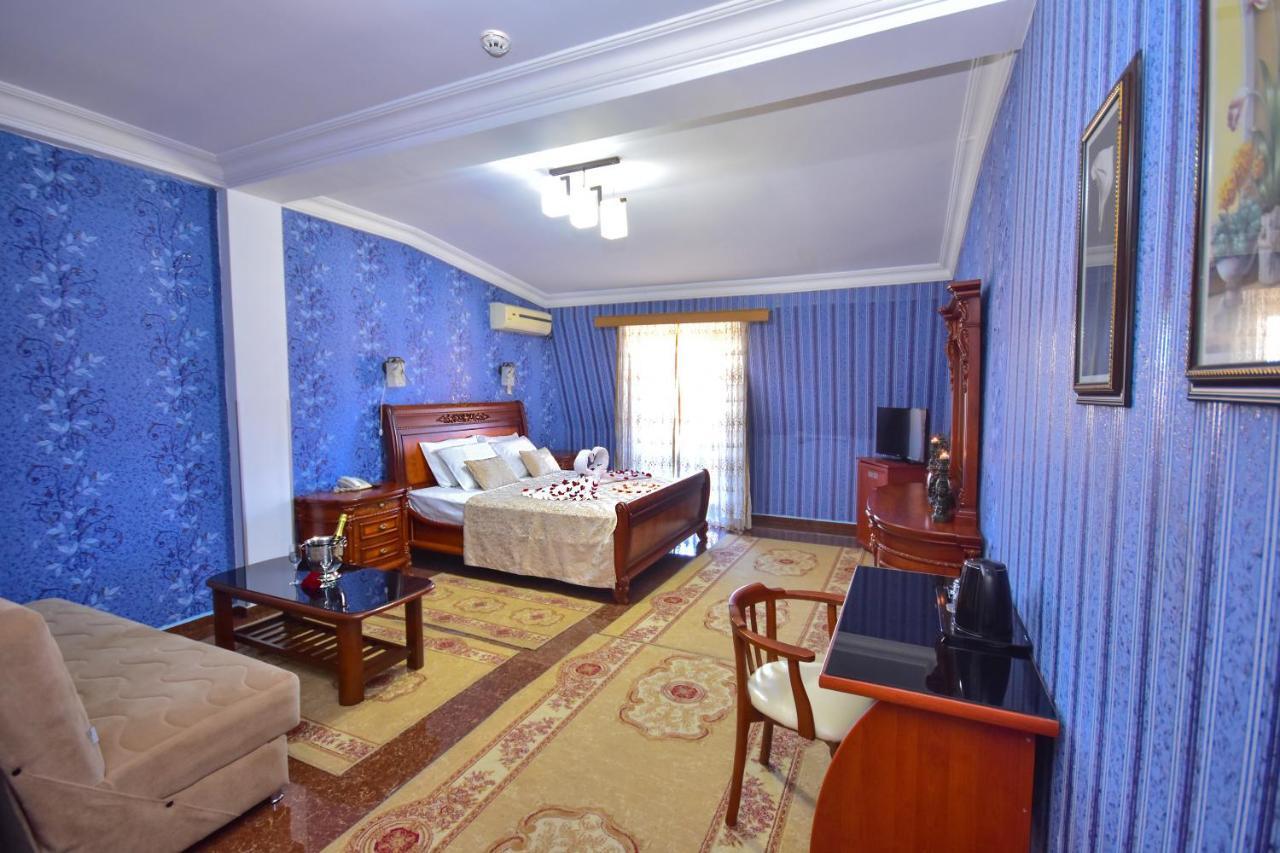 Hotel Chao Батуми Екстериор снимка